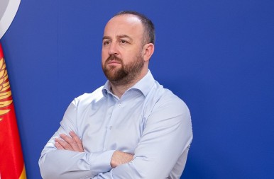 ANKETNI ODBOR JE OGLEDALO DPS STRAHA Lice Andrije Nikolića otkriva sistemsku hipokriziju