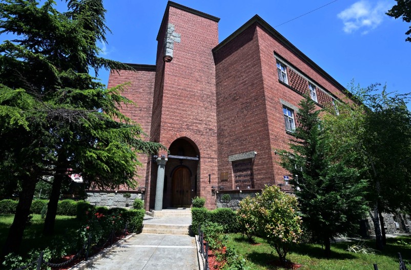 Pravoslavni bogoslovski fakultet uputio javni poziv svojim studentima da se bez odlaganja vrate redovnoj nastavi