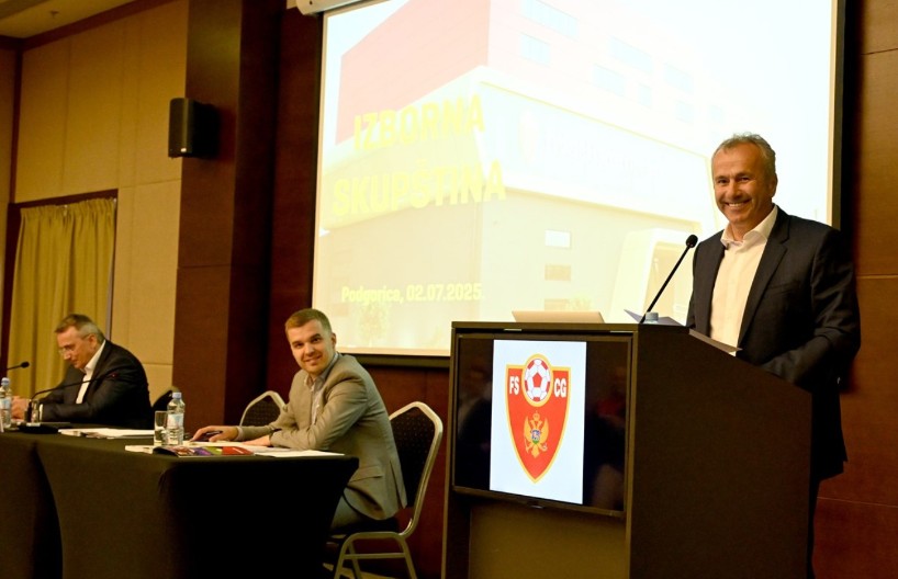 SKORO TRI DECENIJE VLASTI BEZ REZULTATA Dejan Savićević ponovo izabran za predsjednika FSCG