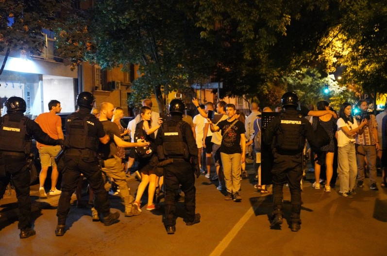 SVE BLOKADE UKLONJENE Policija vratila red i zakon na ulice Srbije