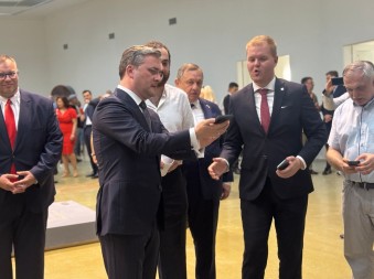 OPOMENA ČOVJEČANSTVU Ministar Selaković otvorio izložbu u Bratislavi o ugroženoj srpskoj baštini na KiM