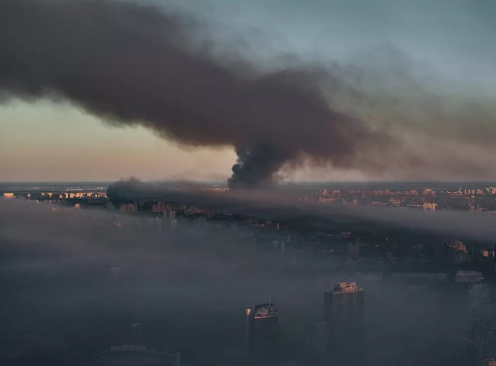 NOĆ MASOVNIH UDARA Gori Kijev, pogođeni ključni vojni i infrastrukturni ciljevi širom Ukrajine