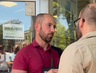 Ponošev poslanik nemoćan pred profesionalnošću policijskog službenika (video)
