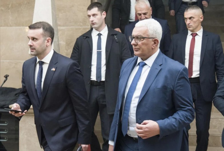 SPREMA SE POLITIČKI ZEMLJOTRES PES traži podršku DPS-a za Zakon o morskom dobru, ZBCG najavljuje kontra-mjere