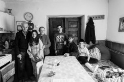 SRBI ZA SRBE Priča o maloj herojskoj porodici Mišković iz sela Konjuhe kojoj treba pomoć