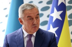 LICEMJER BEZ PRESEDANA Milo Đukanović saučesnik zločina u Srebrenici sada se poziva na pravdu za žrtve