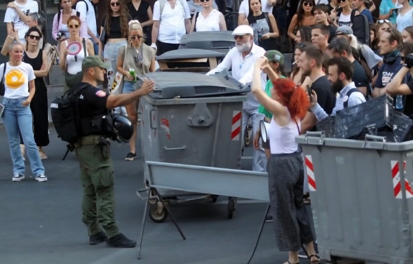 ULICA U KUĆI POSTAJE LINIJA FRONTA U SRBIJI