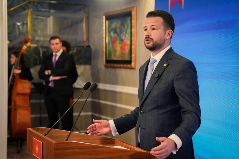 JAKOV PONOVO KONTRIRA Turistička sezona mu izgovor, politički dogovor meta