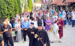 VЈERA JAČA OD GRANICE KOJA TU PRESTAJE Kumanica sabrala Srbe sa svih strana