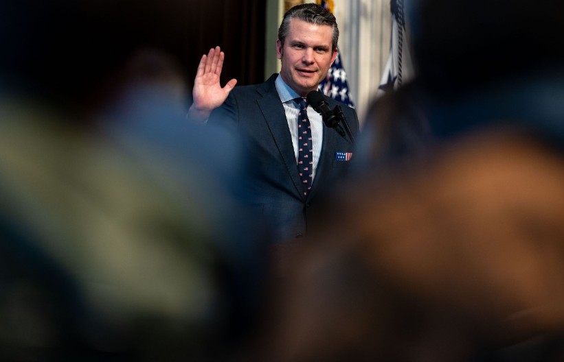 HEGSET NA KORAK OD OSTAVKE Ministar odbrane SAD želi novu funkciju, Tramp u problemu