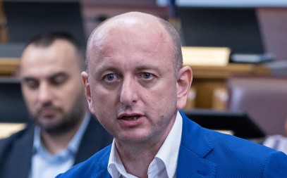 KNEŽEVIĆ Ko ne psuje Srbe i Hrista taj "nije za fakultet"