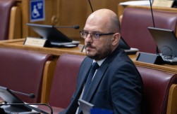 OPASNA RETORIKA ADMIRA ADROVIĆA Udar na lik i djelo besmrtnog Pavla Bulatovića