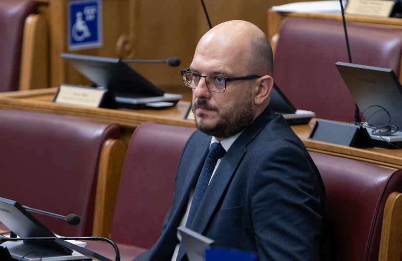 OPASNA RETORIKA ADMIRA ADROVIĆA Udar na lik i djelo besmrtnog Pavla Bulatovića