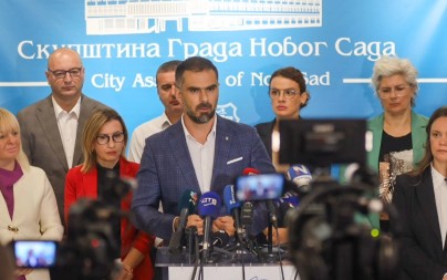 OPOZICIJA NAPUSTILA SJEDNICU Usvojena inicijativa za spomenik žrtvama pada nadstrešnice u Novom Sadu