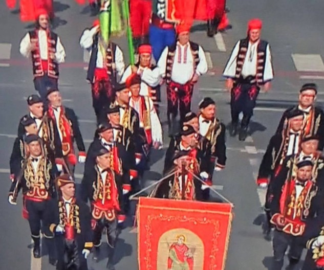 SKANDAL Bokeljska mornarica na paradi „Oluje“ pod zastavom kulturnog dobra Crne Gore