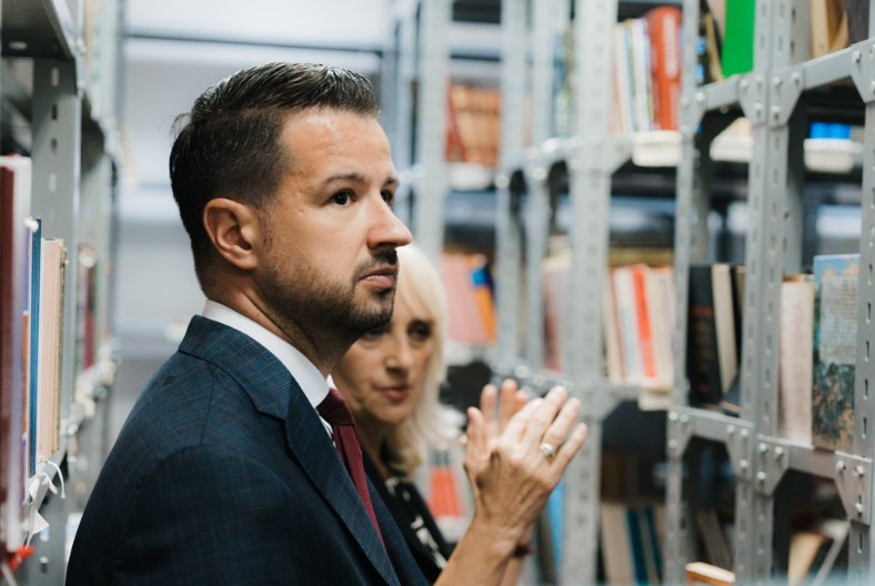 Bokeljska mornarica dobija zakonsku zaštitu u Crnoj Gori, dok njena ispostava učestvuje u proslavi "Oluje" u Zagrebu