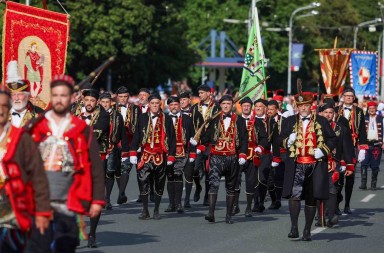 BOKELЈSKA MORNARICA U SJENCI „OLUJE“ Miholjski zbor traži odgovore o saradnji sa hrvatskim bratovštinama
