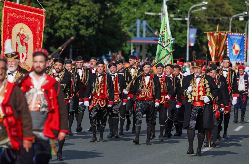 BOKELЈSKA MORNARICA U SJENCI „OLUJE“ Miholjski zbor traži odgovore o saradnji sa hrvatskim bratovštinama