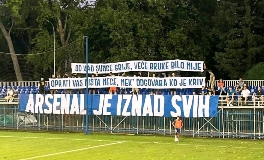 Navijači Arsenala iz Tivta protiv političkih namještenika u klubu