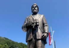 MITROPOLIT METODIJE Spomenik Pavlu Đurišiću uz Božiju pomoć i u centru Berana (video)