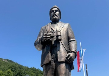 MITROPOLIT METODIJE Spomenik Pavlu Đurišiću uz Božiju pomoć i u centru Berana (video)