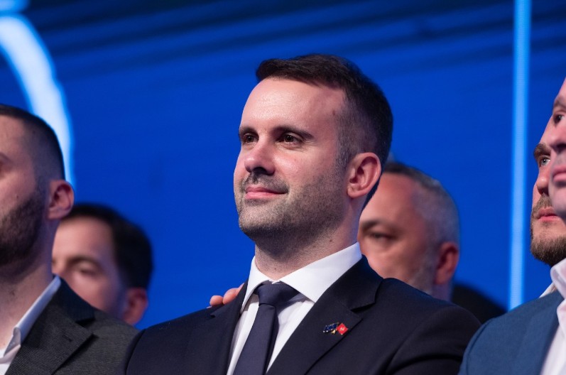 VRLO AMBICIOZNO Premijerova partija dijeli lekcije SPC