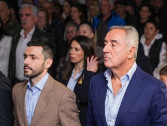 Najmanje trojica poslanika DPS-a napuštaju Đukanovićevu partiju, sprema se rasulo