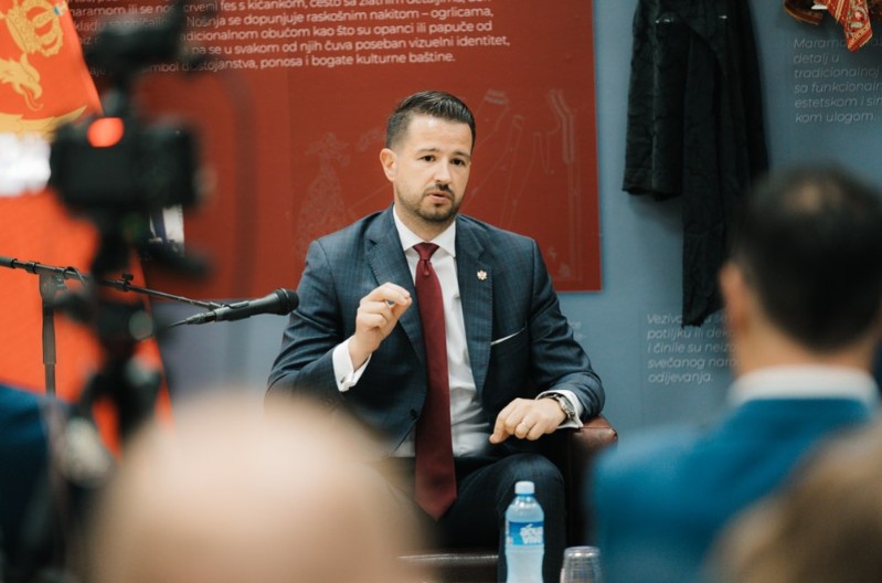 PRESUĐUJE ISTORIJI Milatović kod Šukovića dijelio etikete, poziva institucije na “reakciju" protiv crkvenih velikodostojnika i produbljuje podjele