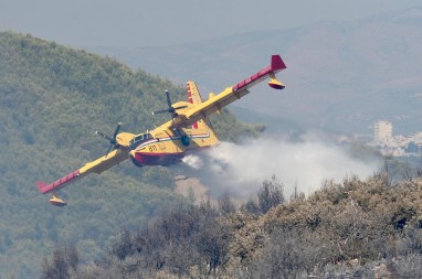 BIROKRATSKI MEHANIZAM EU Kanaderi iz Hrvatske i Italije odletjeli u matične baze i ostavili požar u Čanju