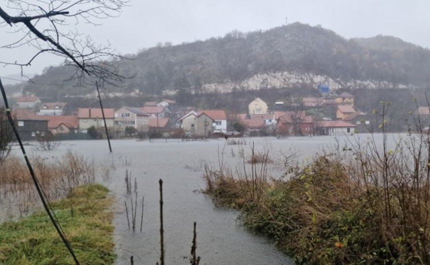 VODA NADIRE SA LOVĆENA I OKOLNIH BRDA Cetinje nema rijeku ali se pretvorilo u jezero