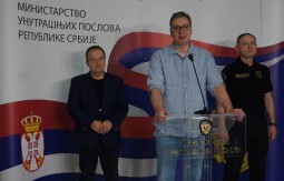 Vučić poručio da za organizatore haosa i batinaše neće biti milosti