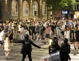 EU preko protesta u Srbiji pritiska Trampa pred razgovore s Putinom