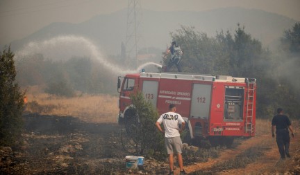 NAJKRITIČNIJE U OKOLINI PODGORICE Požari i dalje aktivni u Crnoj Gori