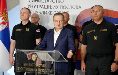 DAČIĆ Trojica stranih državljana uhapšena zbog napada na policiju, jedan školovani obavještajac