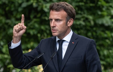 Makron prijeti Moskvi