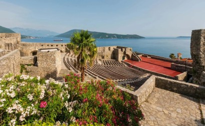 DOBRO DOŠLI Premijera filma „Sjaj Herceg Novog“ na pozornici Forte Mare