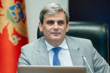 I BRATA NAMJESTIO U SEKTOR POD SVOJOM KONTROLOM Ervin zaposlio suprugu u CEDIS a ćerku kod sebe u resor