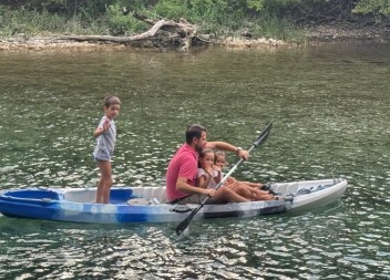 OTMITE MU VESLO Milatović u kajaku ugrožavao sopstveni i živote djece