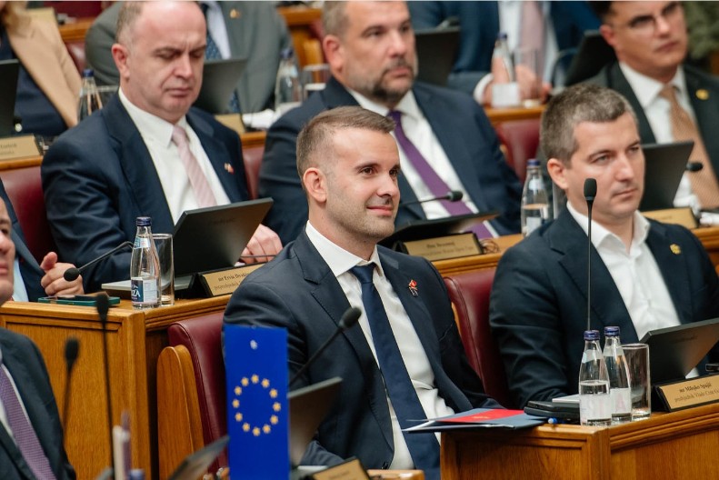 MIKI MAUS TRIKOVI Medojević optužuje Spajića za haos u javnom sektoru