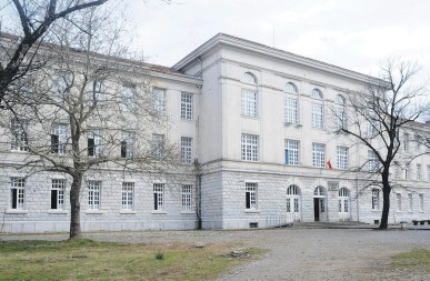 Još jedan slučaj potencijalnog uznemiravanja učenice od strane profesora