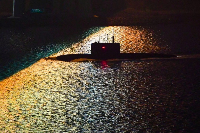 DVA DANA HAOSA NA SJEVERU EVROPE Rusku podmornicu bezuspješno lovio NATO pakt