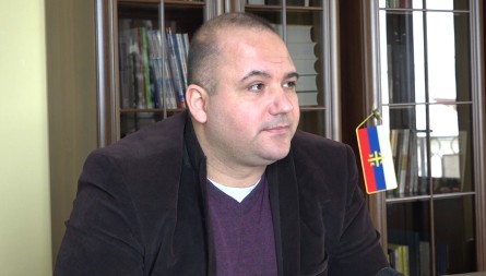 VRANEŠ URNEBESNO ODGOVORIO PLJEVALJSKOM PES-U Hitamo ka Briselu, ali moramo preko Knina