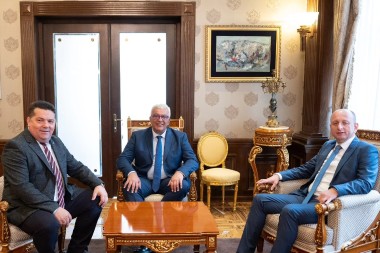 STEVANDIĆ U PODGORICI Srpska i Crna Gora grade mir i saradnju