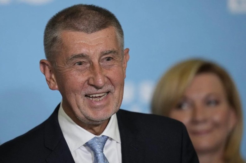 DOBIO UDARAC ŠIPKOM U GLAVU Napadnut bivši premijer Češke