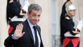 Sarkozi udario na Makrona zbog Rusije