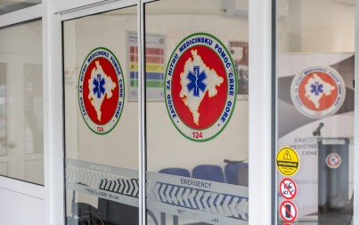 POLICIJA ZAPLIJENILA I 80 VJENČANICA Afera u podgoričkoj Hitnoj pomoći, uhapšena predsjednica sindikata