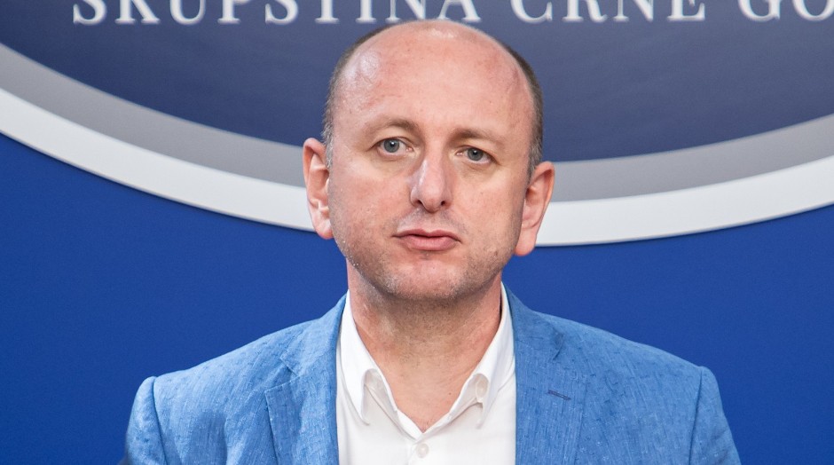 KNEŽEVIĆ ŽESTOKO PICULI Može li se u EU s Crnim mambama i 300 hiljada protjeranih Srba?