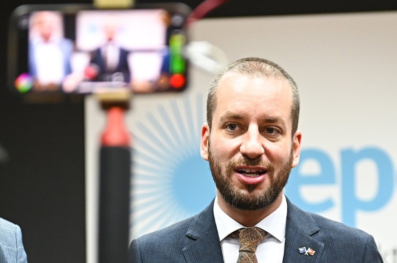 MEDOJEVIĆ ŽESTOKO O NOVOM POSLU ODOVIĆA Pušenje ubija, a ovo je najbolje kadrovsko rješenje Vlade