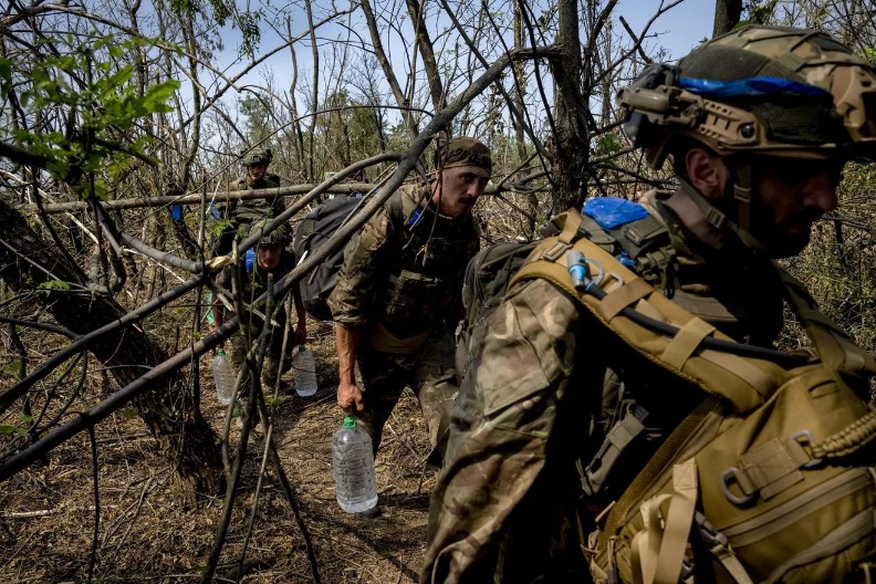 PANIKA U KUPJANSKU Ukrajinci pucali jedni na druge, mislili da je ruski desant