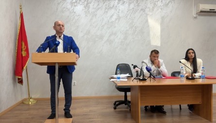 KNEŽEVIĆ Željko Ivanović igra samo na stabilne fikseve, zaposlio je snahu u Vladi CG (video)
